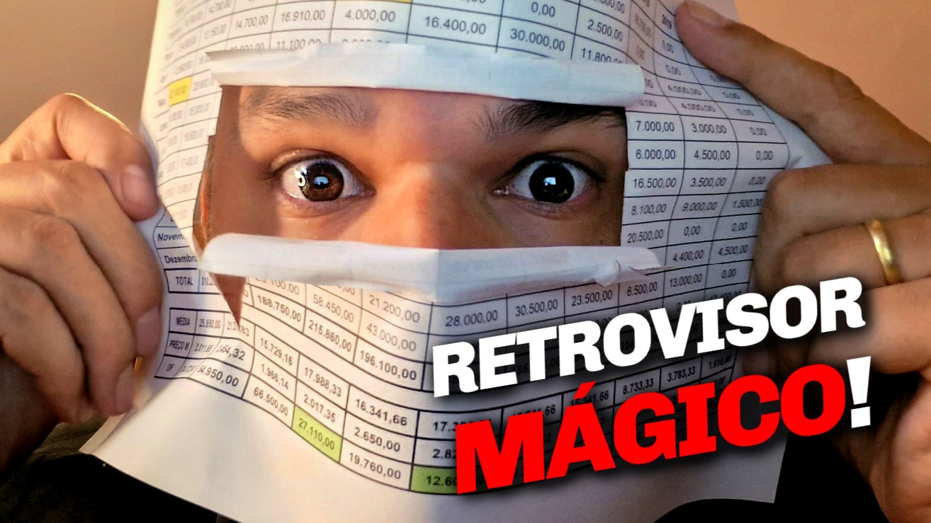 Homem com planilha de números colada no rosto como uma máscara, olhando fixamente com olhos arregalados; texto “RETROVISOR MÁGICO!” em destaque na imagem.