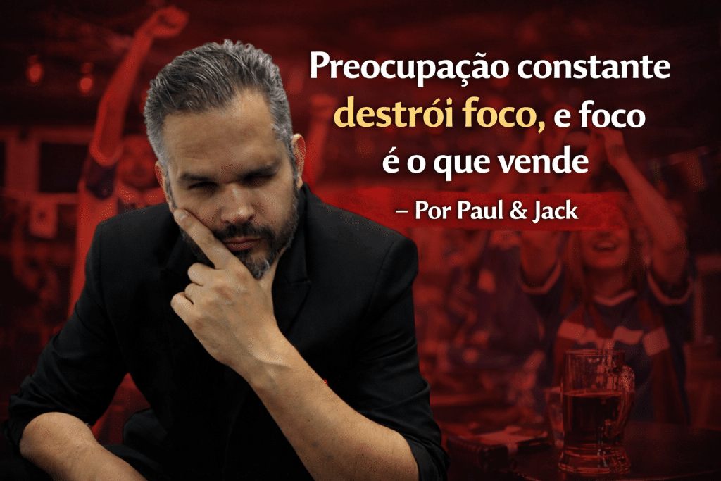 Homem pensativo em primeiro plano, com expressão de preocupação e mão no rosto, enquanto um público ao fundo aparece desfocado e em tom avermelhado, ilustrando a tensão entre distração externa e foco mental no ambiente de negócios.