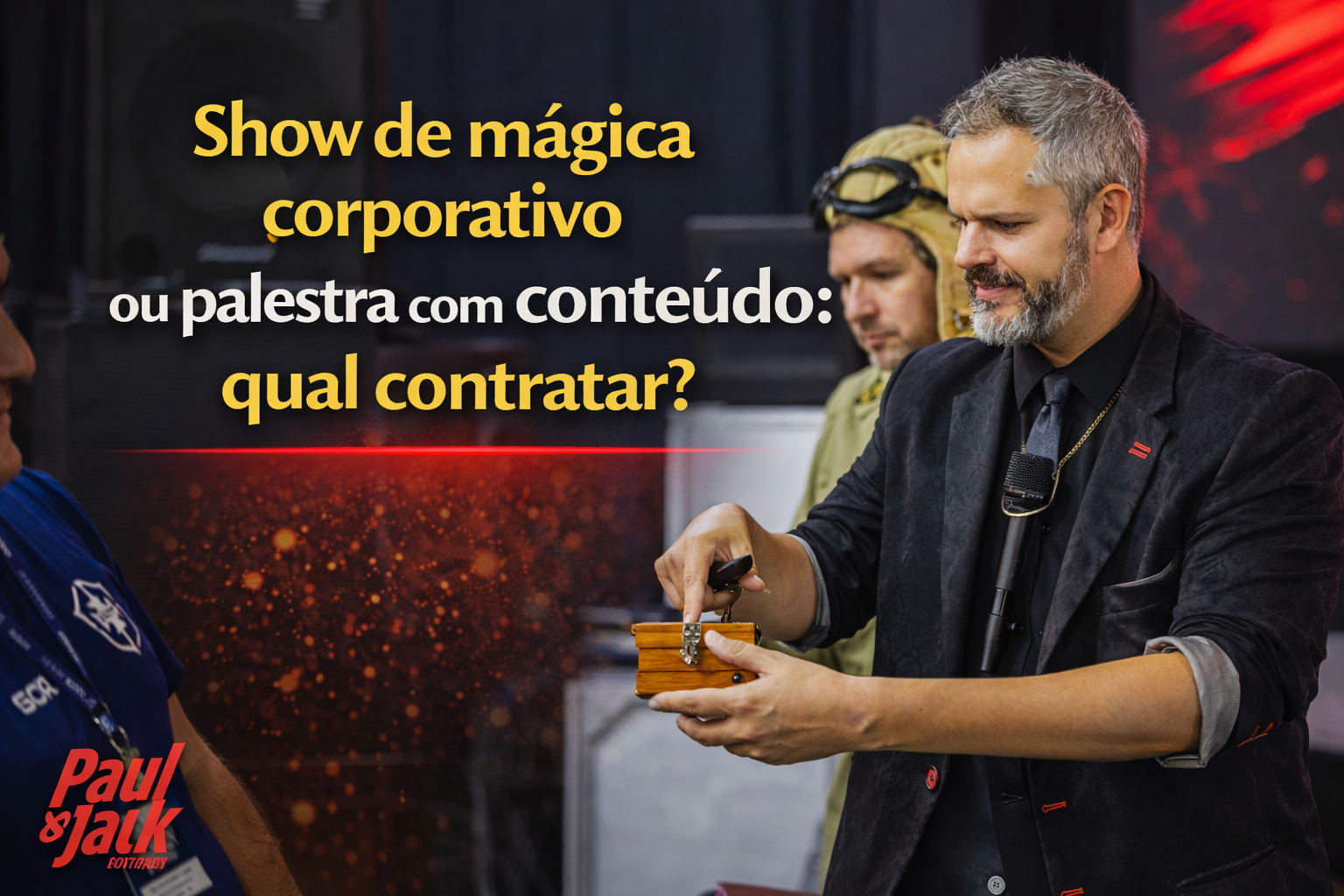Palestrante de terno preto realizando truque com caixa em evento corporativo, com o título “Show de mágica corporativo ou palestra com conteúdo: qual contratar?” e logo Paul & Jack.