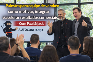 Dois palestrantes interagindo com a plateia durante treinamento de vendas, com apresentação ao fundo sobre autoconfiança e o título “Palestra para equipe de vendas: como motivar, integrar e acelerar resultados comerciais – Com Paul & Jack”.