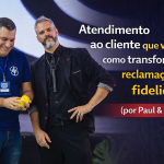 Paul, da dupla Paul & Jack, conduz dinâmica durante palestra sobre atendimento ao cliente enquanto demonstra como transformar reclamações em fidelização de clientes.