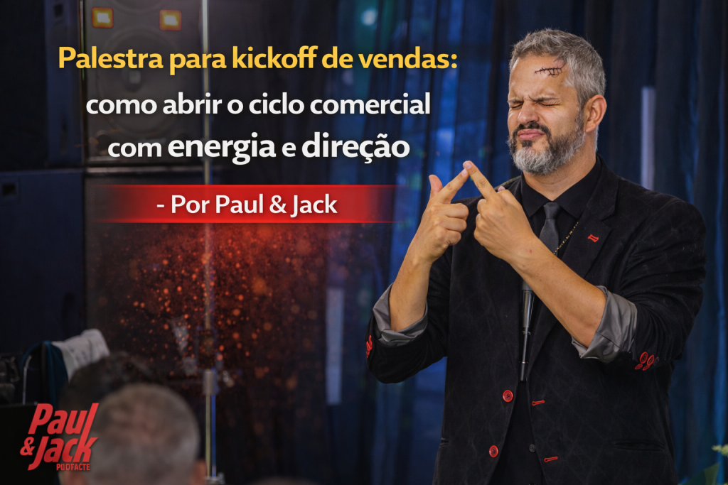 Palestrante em palco durante kickoff de vendas fazendo gesto com as mãos, com cicatriz na testa, e o título “Palestra para kickoff de vendas: como abrir o ciclo comercial com energia e direção – Por Paul & Jack”.
