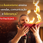 Palestrante realizando truque com livro em chamas durante apresentação, com o título “O que o ilusionismo ensina sobre vendas, comunicação e liderança? – Por Paul & Jack”.