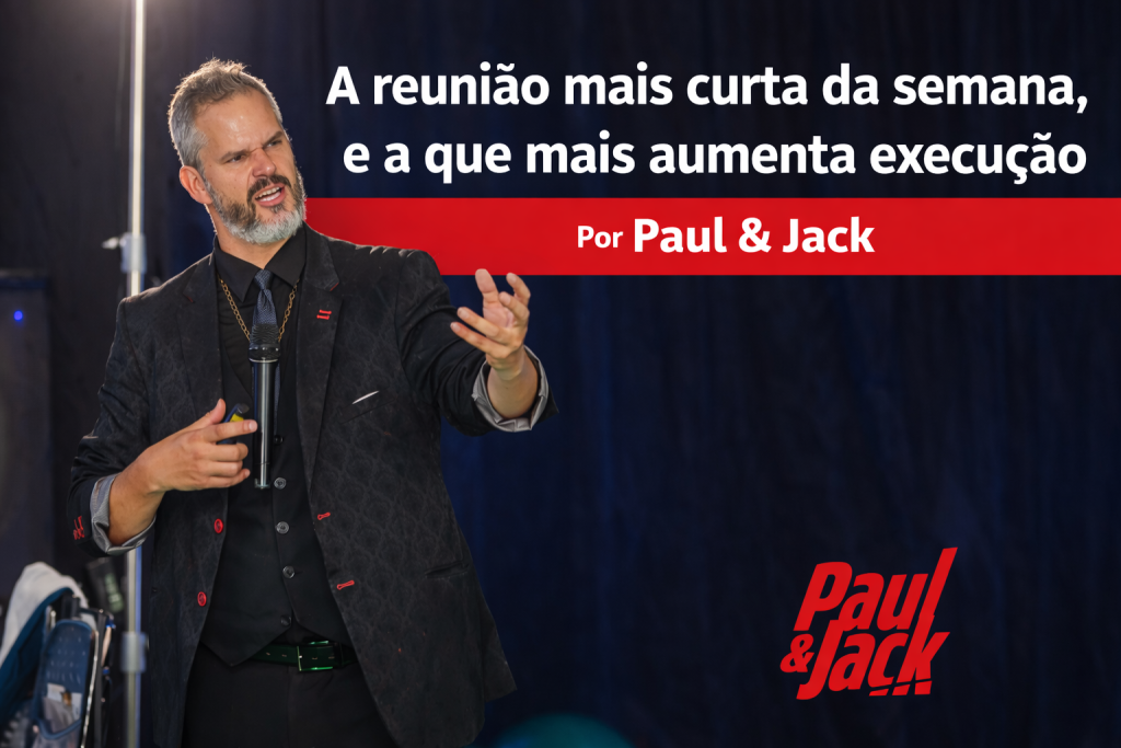 Palestrante Paul, da Paul & Jack, falando em evento corporativo sobre execução e produtividade, com o título “A reunião mais curta da semana, e a que mais aumenta execução”.