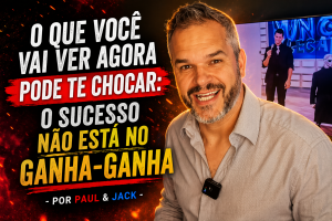 Capa de blog em formato 16:9 mostra Paul em primeiro plano, com expressão intensa, diante de uma televisão ao fundo. O título em destaque diz: “O que você vai ver agora pode te chocar: o sucesso não está no ganha-ganha - Por Paul & Jack”.