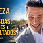 Capa de blog em formato 16:9 mostra Paul em primeiro plano, sorrindo e apontando para a câmera, diante de um ambiente externo iluminado. À esquerda, o título em destaque diz: “Como a leveza muda pessoas, equipes e resultados? - Por Paul & Jack”.