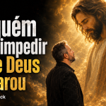 Capa de blog em formato 16:9 mostra Paul de perfil, frente a frente com uma figura celestial gigante que representa Jesus, em meio a nuvens iluminadas. À esquerda, o título em destaque diz: “Ninguém pode impedir o que Deus preparou - Por Paul & Jack”.