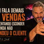 Capa do artigo “Quem fala demais em vendas está tentando esconder que ainda não entendeu o cliente”, com Paul em destaque apontando para a câmera, fundo escuro e tipografia grunge em branco e laranja.