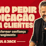 Paul Friedericks apontando para a câmera em capa vermelha do artigo “Como pedir indicação para clientes sem transformar confiança em constrangimento”.