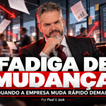 Paul & Jack em arte sobre fadiga de mudança nas empresas, cercado por sinais de sobrecarga, novos processos e transformações organizacionais.